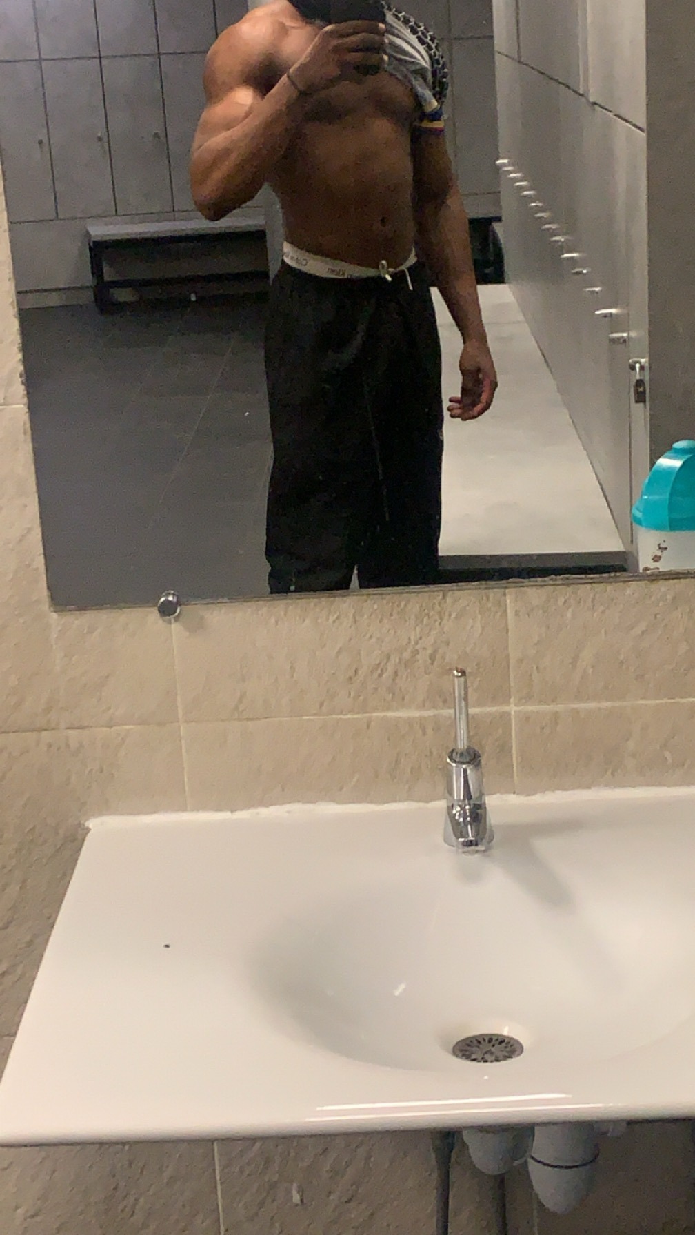 Profil de Eron, 22 ans, Échangiste à Lipton